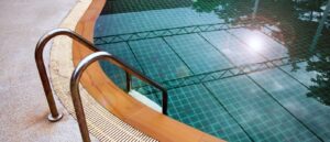 Cómo detectar pérdidas de agua en la piscina
