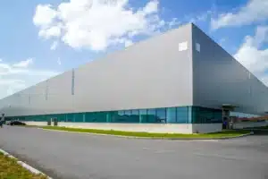 Responsabilidad penal en naves industriales y fábricas: el peligro de no tener líneas de vida